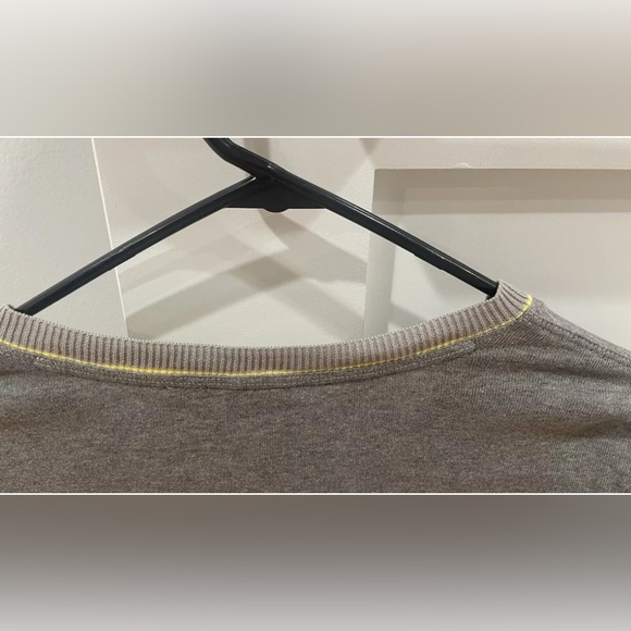 Boss Hugo Boss Gray Italian V-Neck Slim Fit Long Sleeve Sweater Size M - Picture 4 of 9